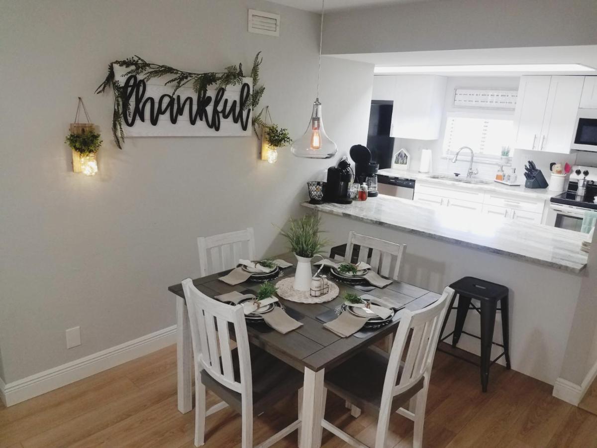 Cozy 3 Bed 2.5 Bath Located Near Busch Gardens Leilighet Tampa Eksteriør bilde