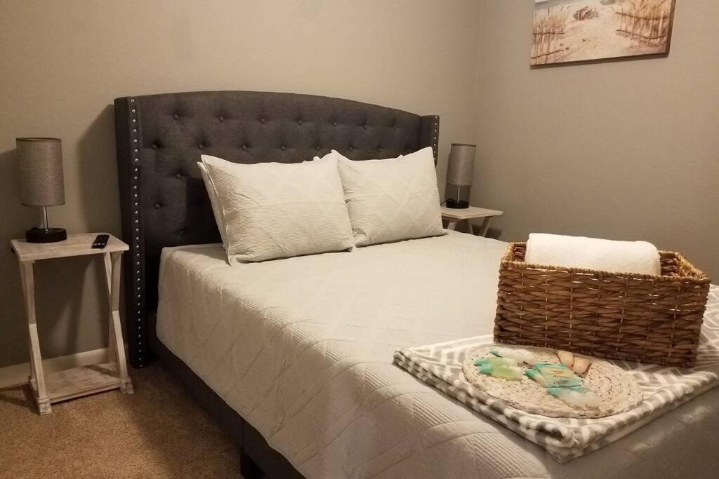Cozy 3 Bed 2.5 Bath Located Near Busch Gardens Leilighet Tampa Eksteriør bilde